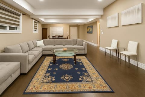 Executive 2BR Lower Suite Private & Spacious Close to USA Border Apartment in Windsor