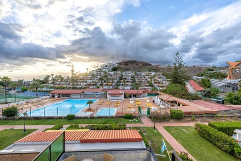 Day, Neighbourhood, Natural landscape, City view, Mountain view, Pool view, Swimming pool, sunbed