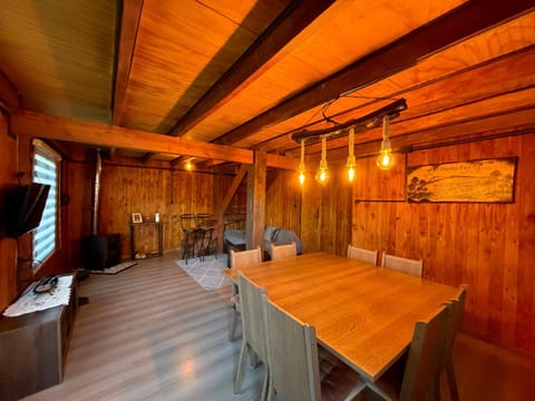 Communal lounge/ TV room, TV and multimedia, Dining area