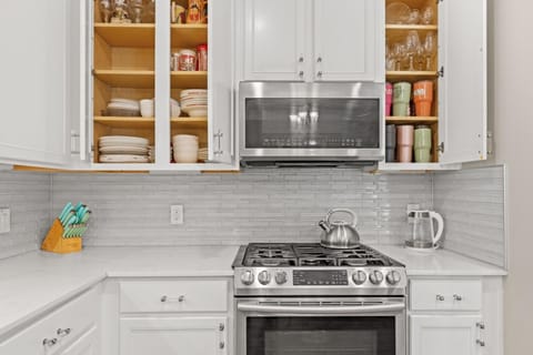 3BR Home Near Austin Airport & Downtown House in Montopolis