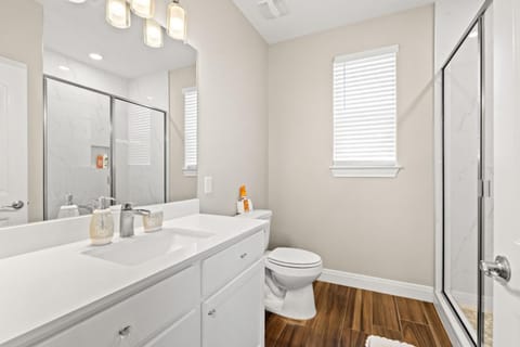 3BR Home Near Austin Airport & Downtown House in Montopolis