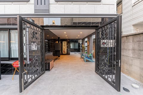 Property building, Facade/entrance