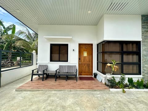 Property building, Day, Balcony/Terrace