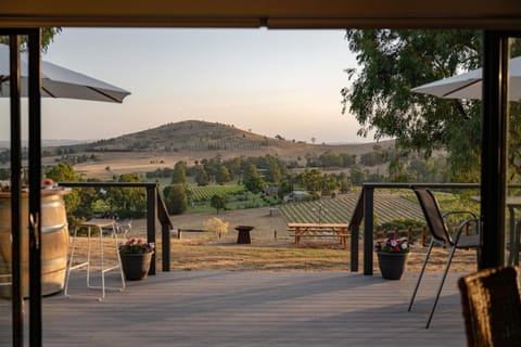 Patio, Natural landscape, View (from property/room), Balcony/Terrace, Dining area, Mountain view