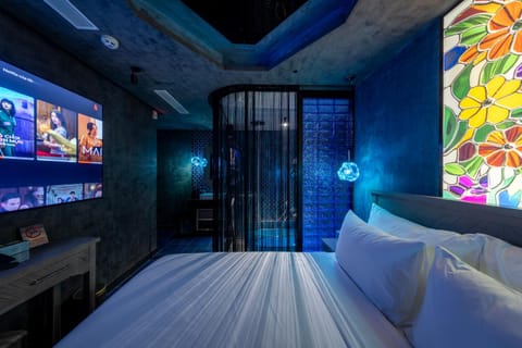 Bed, Entertainment
