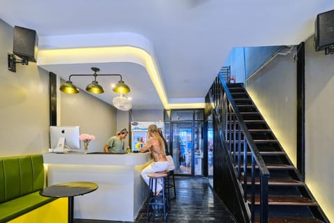 Lounge or bar, Seating area