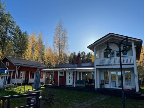 Property building, Day