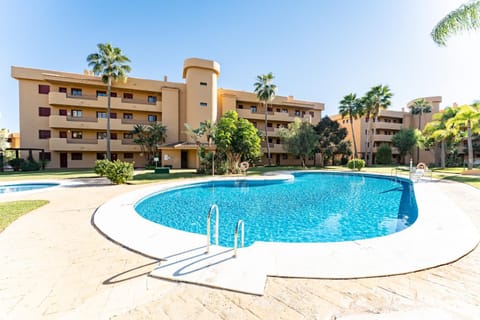 Property building, Day, Swimming pool