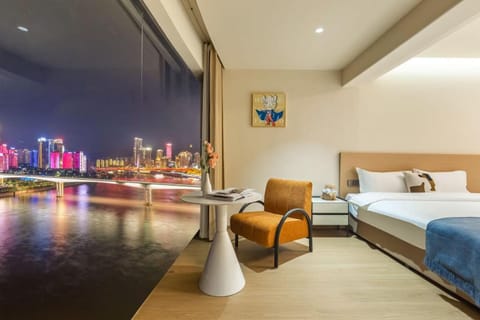 Bed, Night, View (from property/room), Balcony/Terrace, Living room, Photo of the whole room, Seating area, Bedroom, City view, Lake view, River view