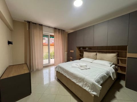 Bed, Bedroom, towels, wardrobe