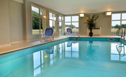 Pool view, Swimming pool, Swimming pool, Family, Family, sunbed