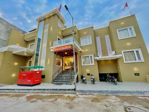 Property building, Day
