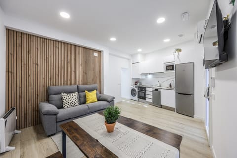 Living room, dishwasher, oven