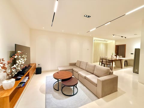Communal lounge/ TV room, TV and multimedia, Living room, Seating area, Dining area, Evening entertainment