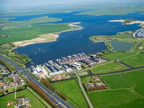 Houseboat Woude Uitgeest House in Dordrecht