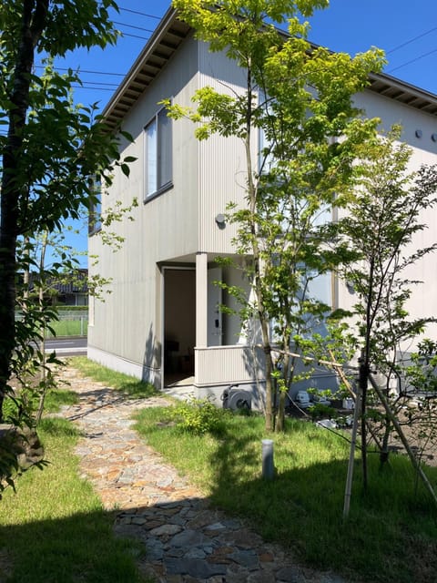Property building, Spring, Day, Garden, Garden view, Parking