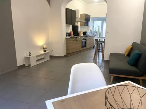 Kitchen or kitchenette, Living room, Dining area, stove