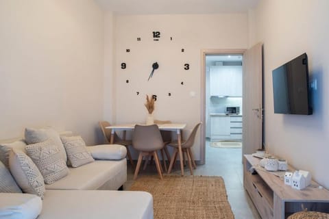 TV and multimedia, Seating area, Dining area