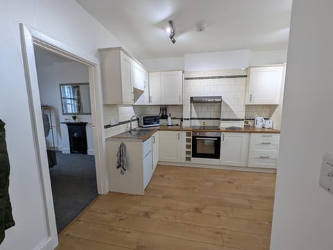 Kitchen or kitchenette, dishwasher, minibar, pet friendly, stove, toaster