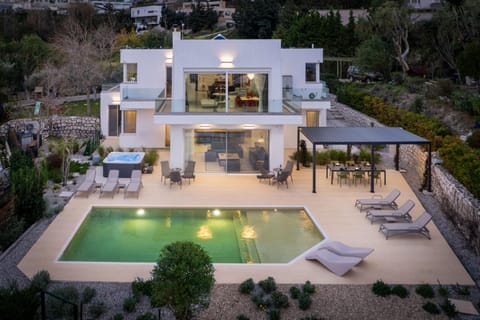 Property building, Patio, Day, Natural landscape, Garden, Garden view, Pool view, Swimming pool, sunbed