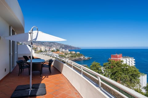 Property building, Patio, Natural landscape, View (from property/room), Balcony/Terrace, Seating area, Dining area