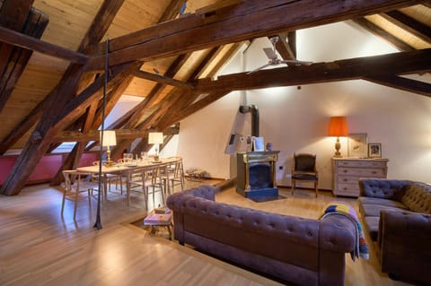 Historic Apartment Cathedral View in the Heart of Bern 4th Floor - no Lift Apartment in City of Bern