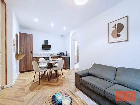 Kitchen or kitchenette, Living room