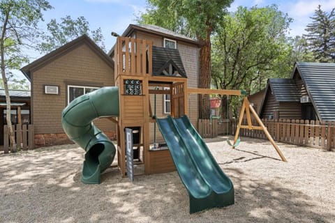 Scenic Mountain Cabins with Pet-Friendly Features near Garden of the Gods in Colorado Springs, Colorado Cabin in Colorado Springs