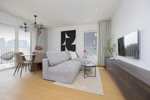 TV and multimedia, Living room, Seating area, Evening entertainment