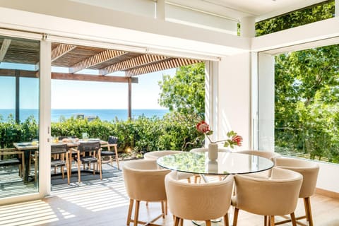 View (from property/room), Balcony/Terrace, Balcony/Terrace, Seating area, Dining area, Sea view