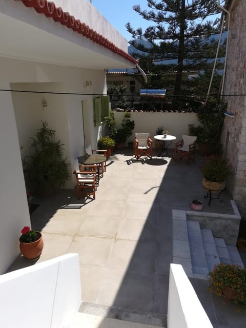 Danesi House Apartment in Leonidio