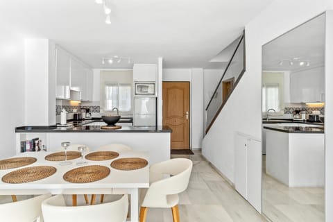 Property building, Kitchen or kitchenette, Living room