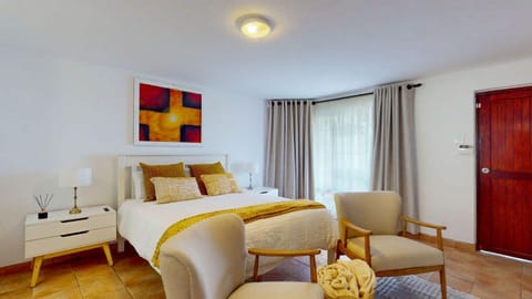 Bed, Seating area, Bedroom