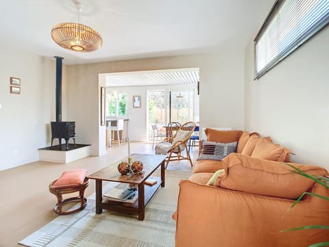 TV and multimedia, Living room, Seating area, Garden view, fireplace, furniture, heating, internet