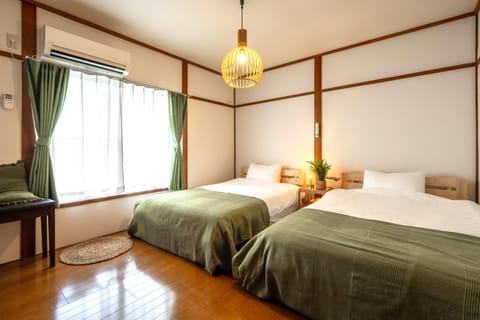 Bed, Bedroom, air conditioner