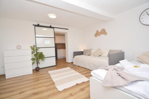 Bed, Photo of the whole room, Seating area, Bedroom, towels