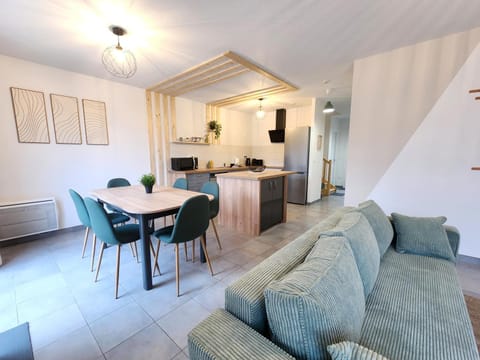 Living room, Dining area