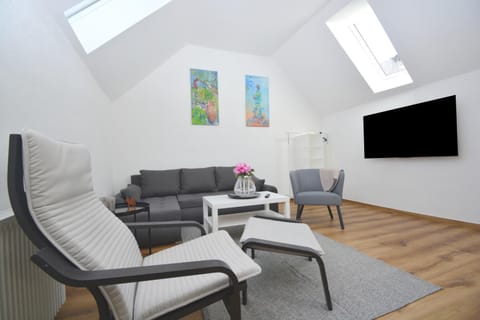 Communal lounge/ TV room, TV and multimedia, Living room, Seating area