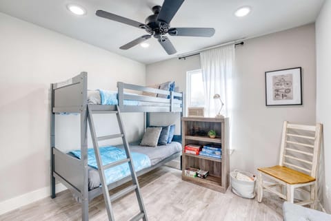 Bentonville Comfort Near Trails & Town House in Rogers