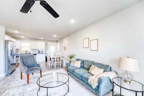 Bentonville Comfort Near Trails & Town House in Rogers