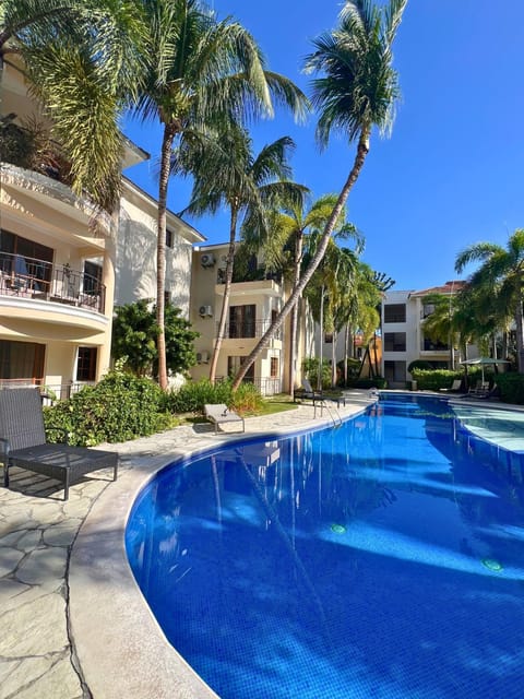 Property building, Patio, Garden, Garden view, Pool view, Swimming pool, Swimming pool, sunbed