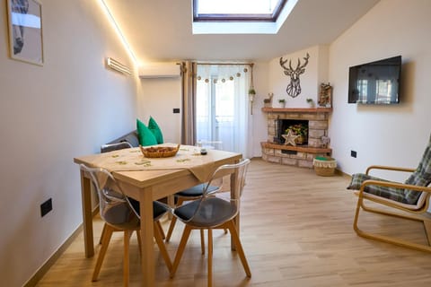 Seating area, Dining area