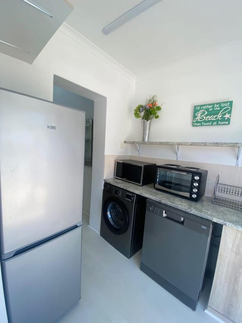 Kitchen or kitchenette, oven