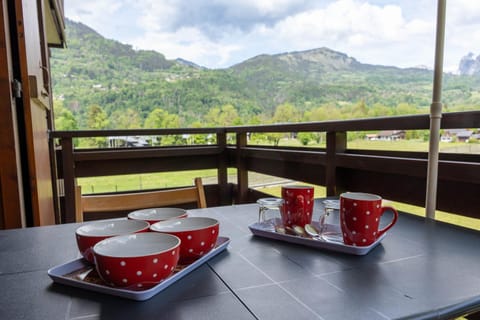 Natural landscape, Coffee/tea facilities, Balcony/Terrace, Dining area, Mountain view