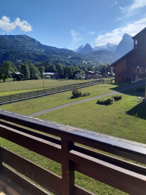 Balcony/Terrace, Mountain view