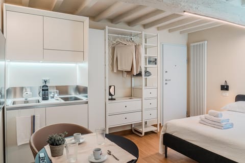 Kitchen or kitchenette, Photo of the whole room, wardrobe