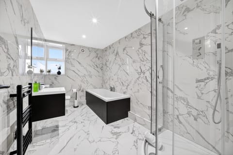 Cosy 2BR - Fast Wi-Fi - Work Space - Free Parking Apartment in Cardiff