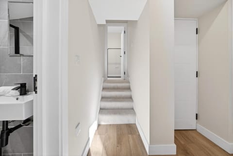 2BR - Fast Wi-Fi - Work Space - Free Parking Apartment in Cardiff