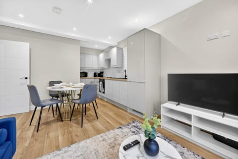 Modern 2BR - Free Parking - Central Apartment in Cardiff