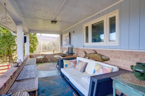 Hike and Ski Scenic Group Retreat in Wardensville House in Shenandoah Valley